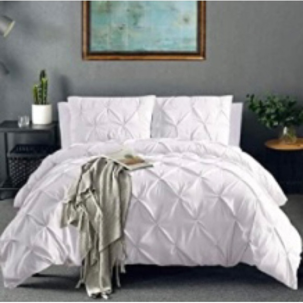 New White Vailge 3 Piece Pinch Pleated Duvet Cover